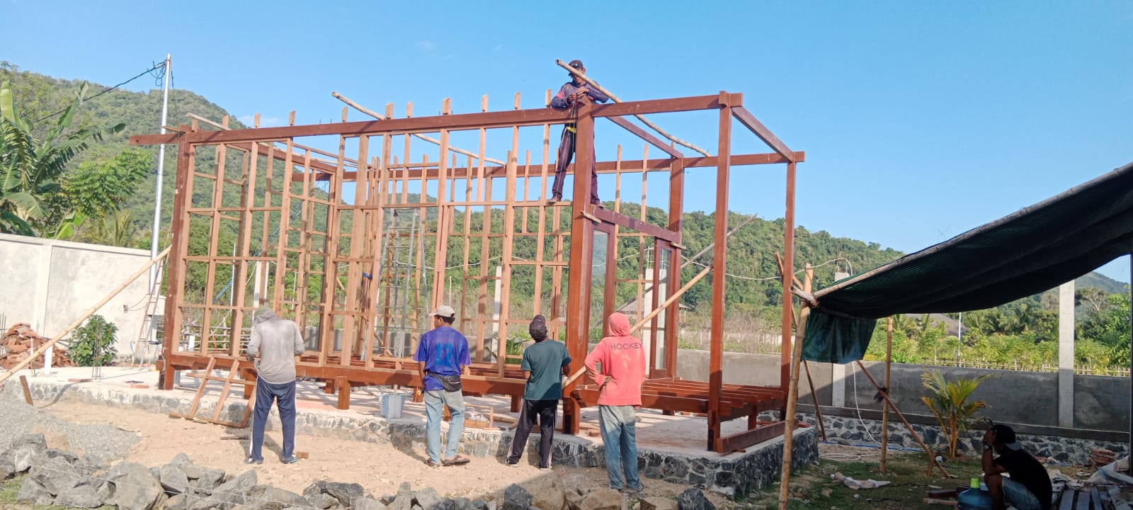 Syring unit during construction in Sumbawa 1