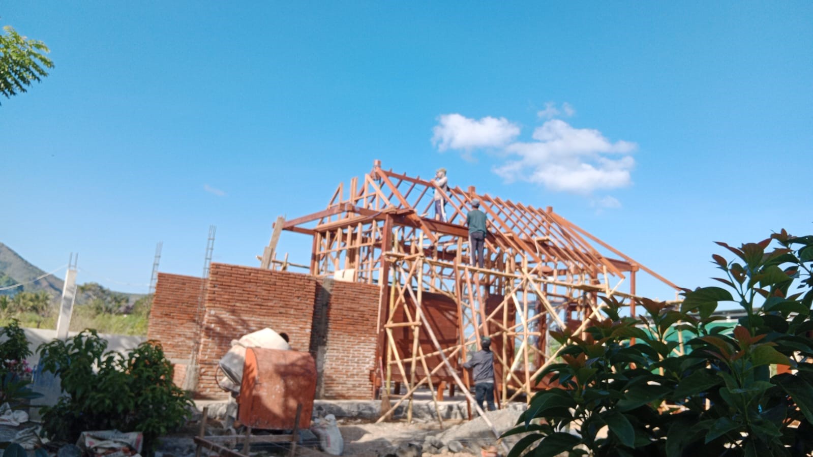 Syring unit during construction in Sumbawa 2