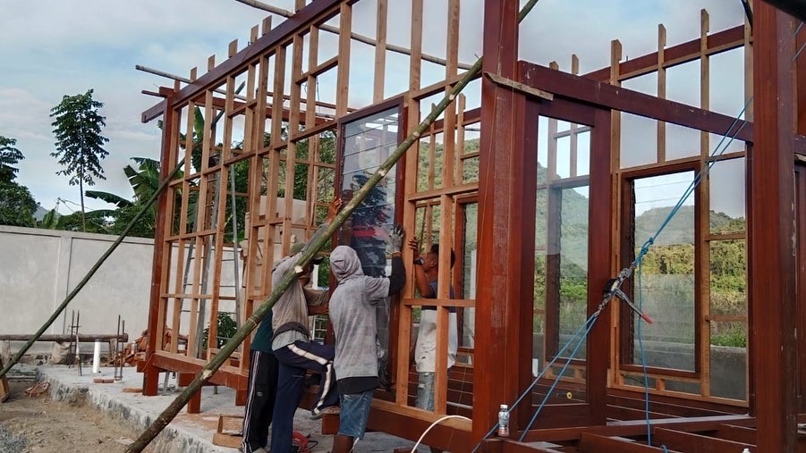 Syring unit during construction in Sumbawa 3